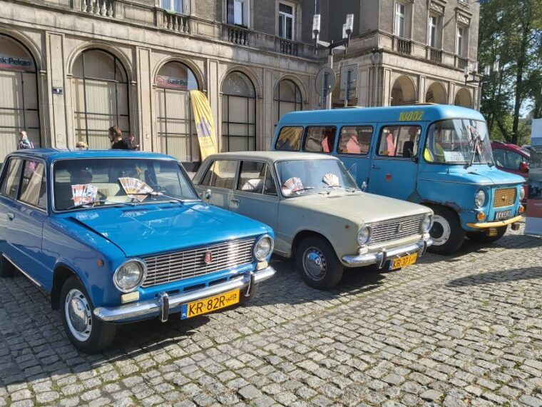 krakow-nowa-huta-guided-tour-in-vintage-car