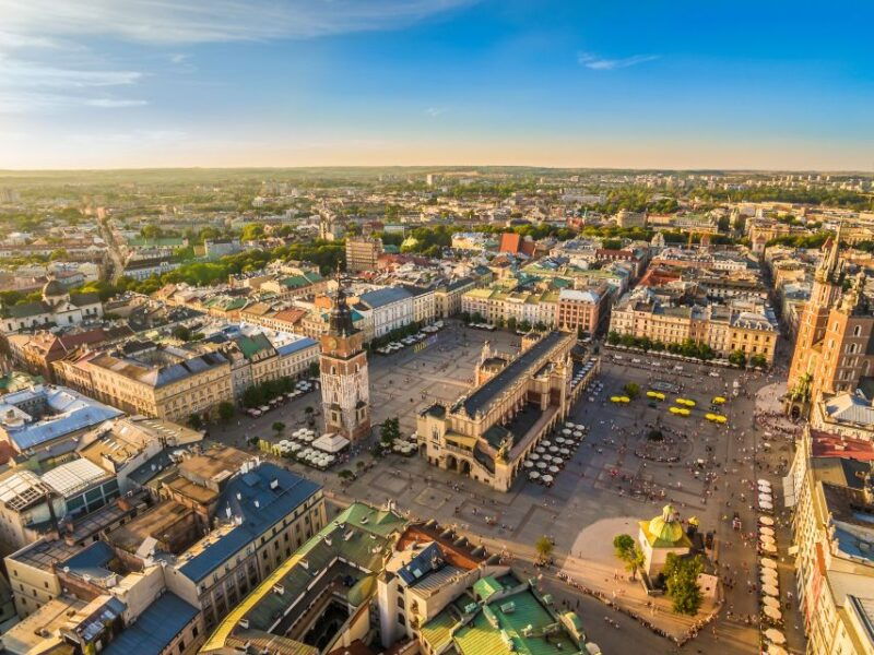 krakow-old-town-audio-guided-walking-tour-with-headset