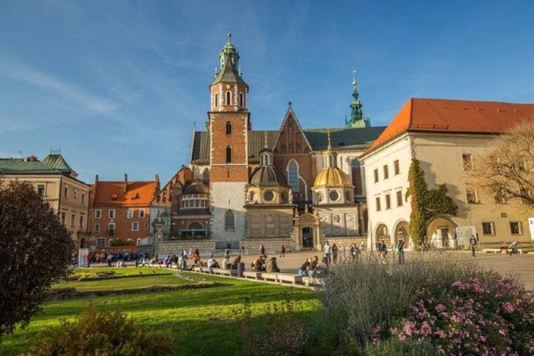 krakow-old-town-by-golf-cart-wawel-and-underground-museum