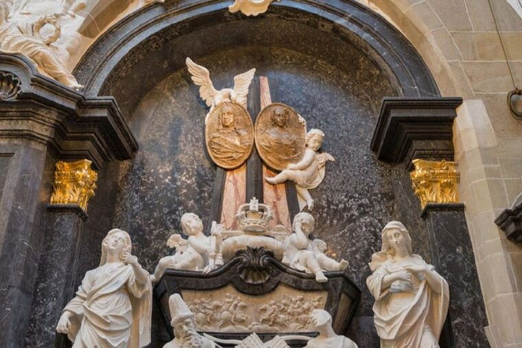 krakow-old-town-by-golf-cart-wawel-wieliczka-salt-mine