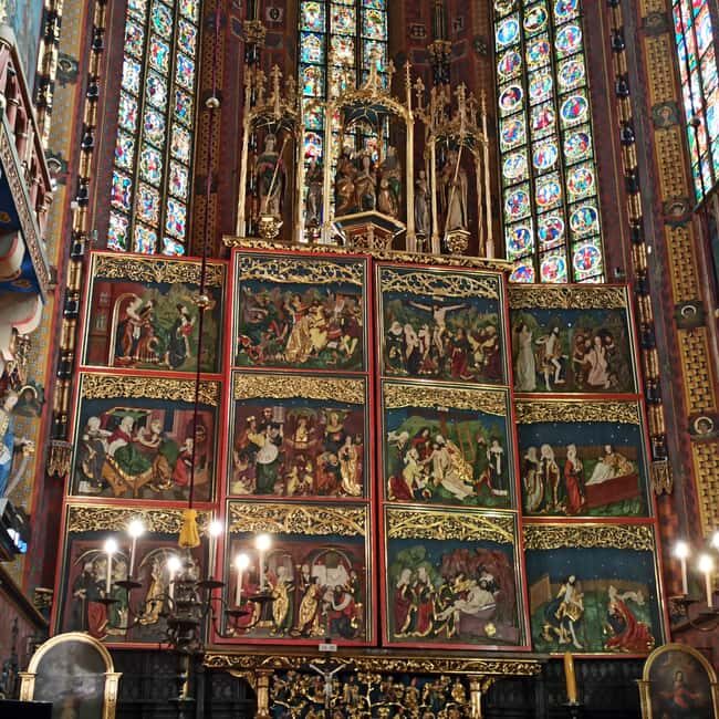 Krakow: Old Town Churches Walking Tour - Key Points