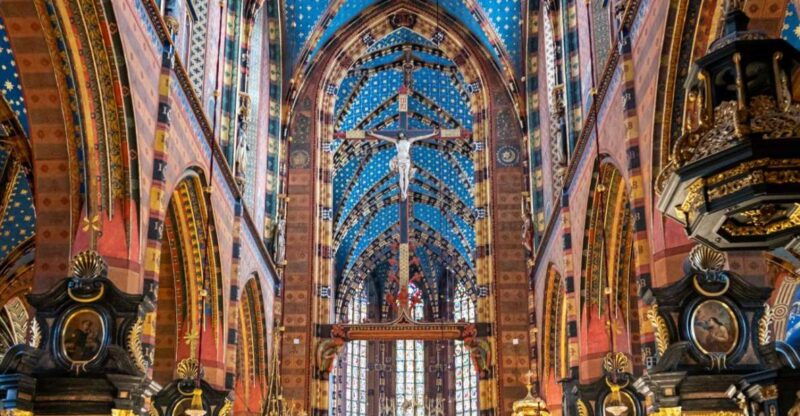 krakow-old-town-short-walk-with-st-marys-basilica-visit