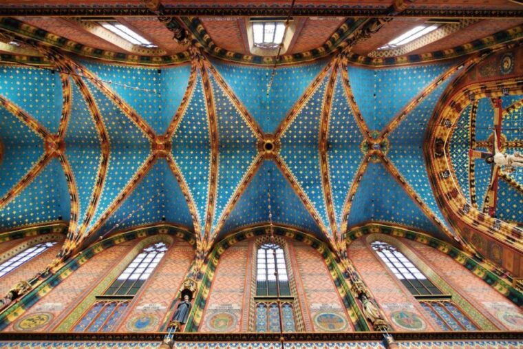 krakow-old-town-short-walk-with-st-marys-basilica-visit