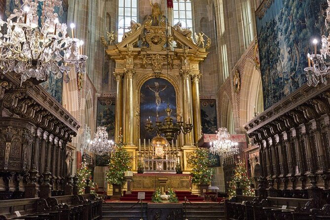 krakow-old-town-sightseeing-by-golf-cart-and-wawel-castle-guided-tour