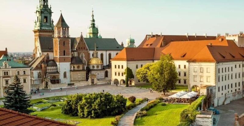 krakow-old-town-walking-tour-with-a-guide