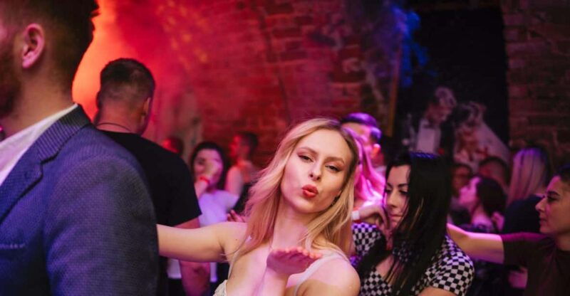 krakow-polish-wedding-party-with-welcome-drink
