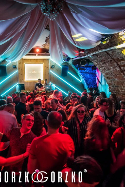 krakow-polish-wedding-party-with-welcome-drink