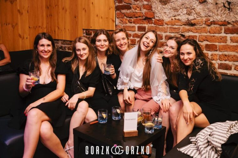 krakow-polish-wedding-party-with-welcome-drink
