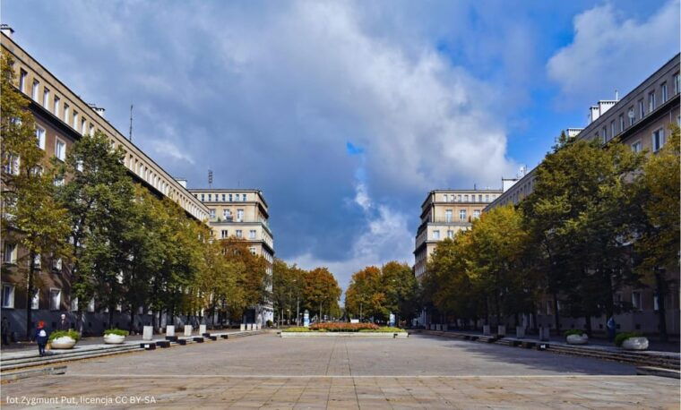 krakow-private-nowa-huta-adventure-tour-in-communist-cars