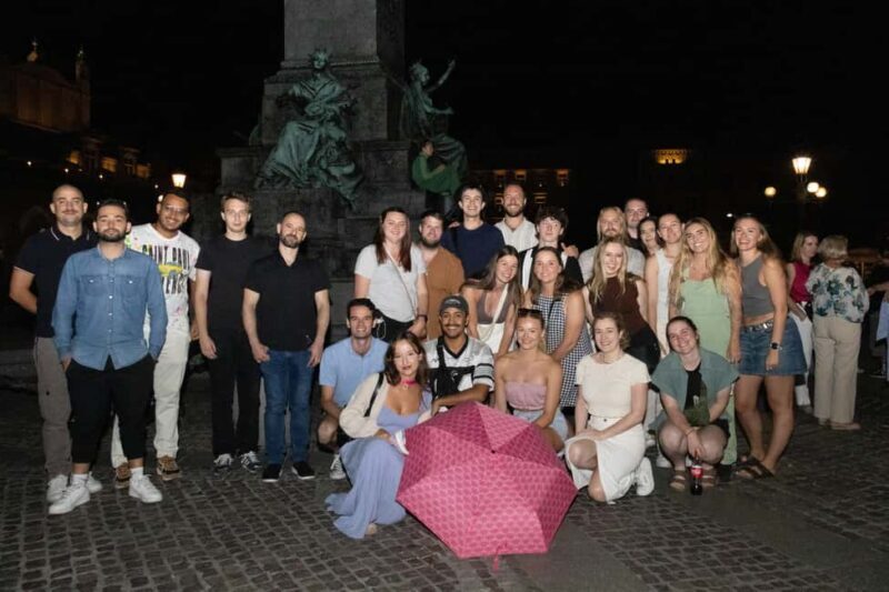 Krakow: Pub Crawl 1H Open Bar, VIP Entry & Welcome Shots - The Atmosphere & Crowd