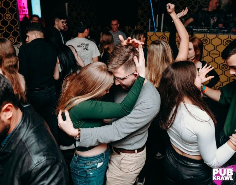 Krakow: Pub Crawl 1H Open Bar, VIP Entry & Welcome Shots - Who Would Enjoy This Experience?
