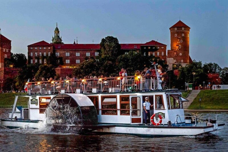 krakow-sightseeing-cruise-by-vistula-river