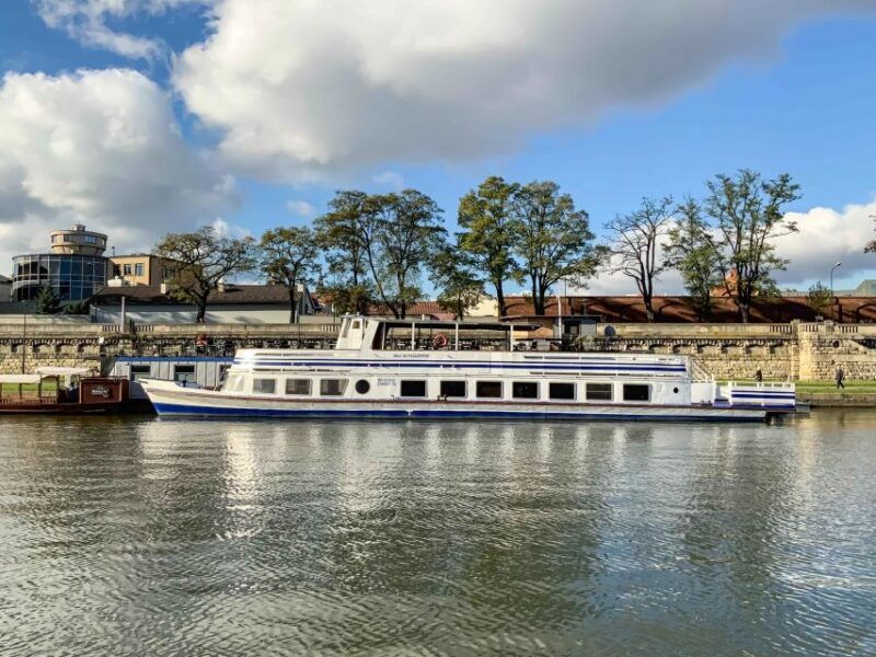 krakow-sightseeing-cruise-by-vistula-river
