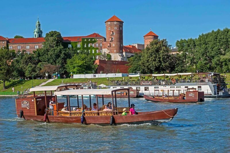 krakow-sightseeing-cruise-by-vistula-river