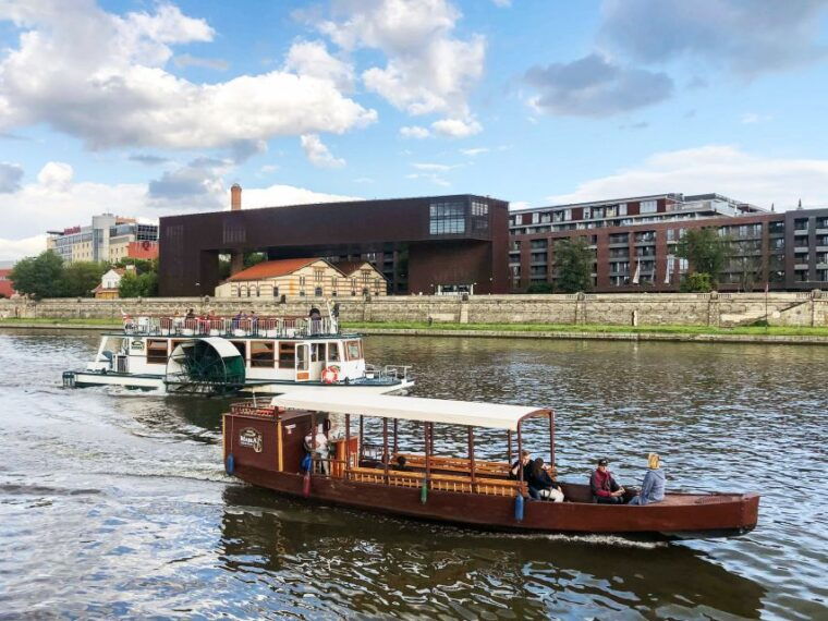 krakow-sightseeing-cruise-by-vistula-river