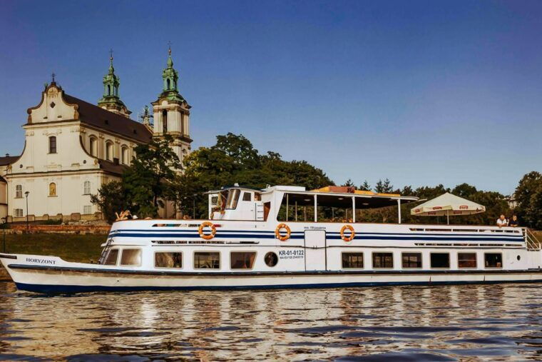 krakow-sightseeing-cruise-by-vistula-river