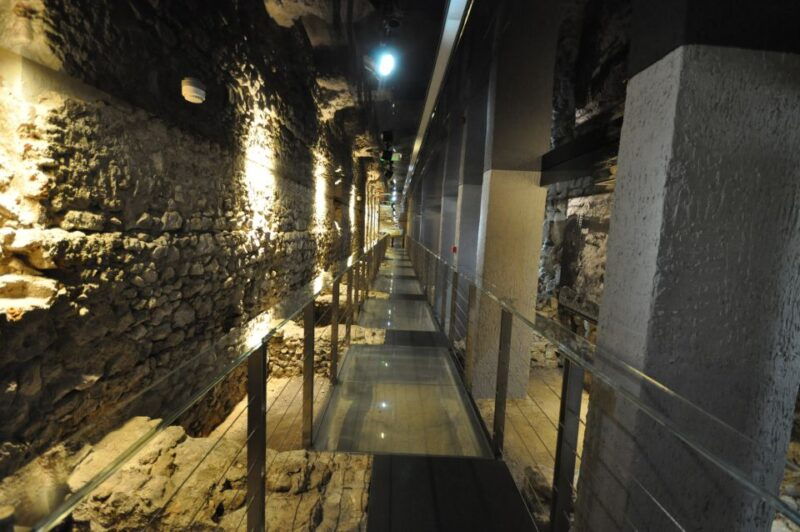 krakow-skip-the-line-underground-museum-and-old-town