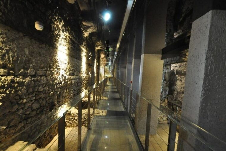 krakow-skip-the-line-underground-museum-old-town-private