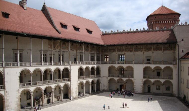 krakow-skip-the-line-wawel-castle-and-hill-guided-tour