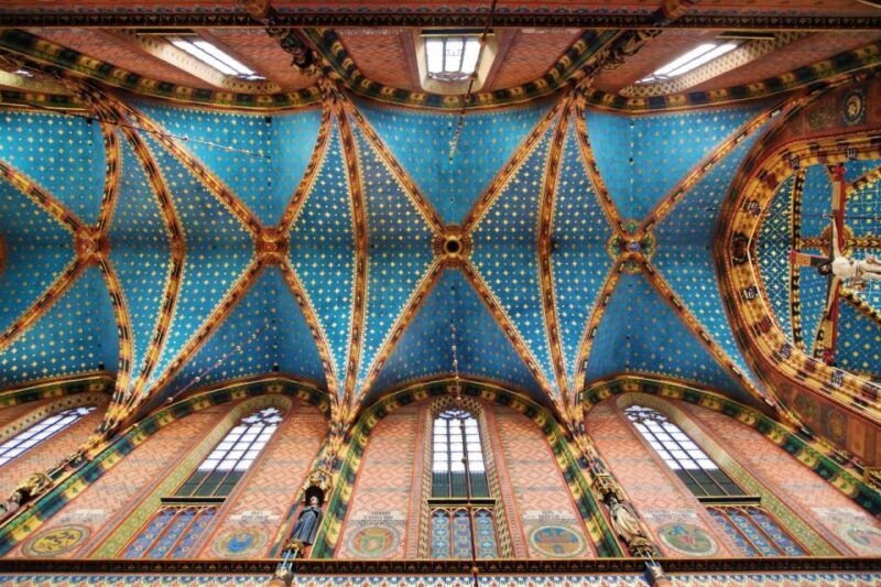 krakow-st-marys-basilica-visiting-with-short-guided-walk