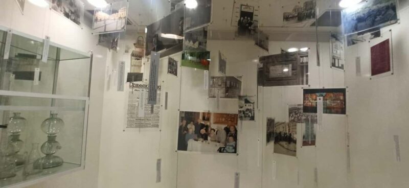Krakow: Visit Apteka Pod Orlem in Italian - Key Points  