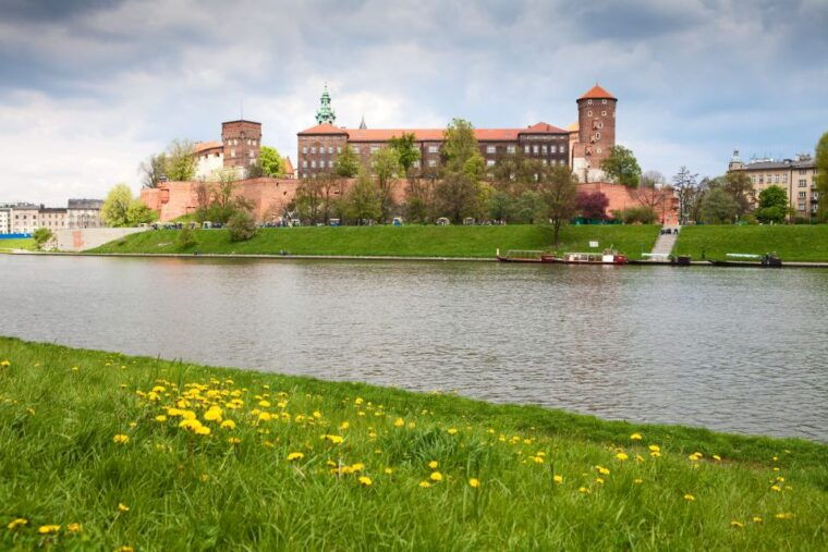 krakow-vistula-river-cruise-and-wieliczka-salt-mine-tour