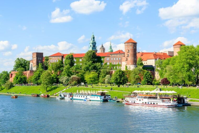 krakow-vistula-river-cruise-with-historical-views