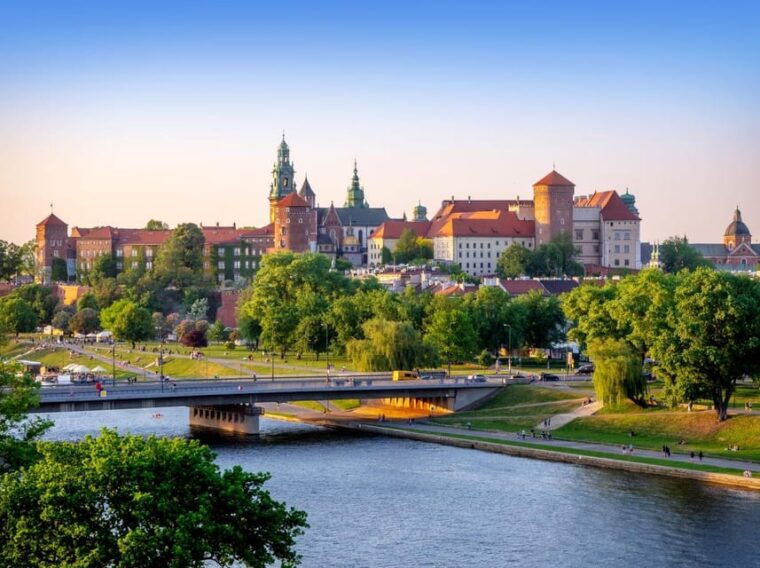 krakow-vistula-river-sightseeing-cruise