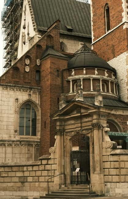 Krakow: Wawel Castle and Cathedral Guided Tour - Additional Tips for Visitors