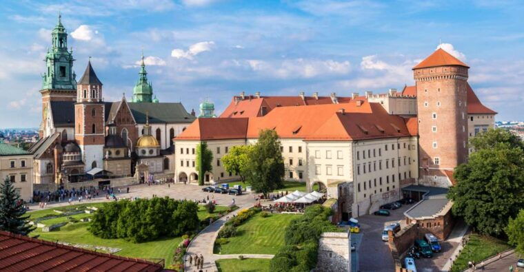 krakow-wawel-castle-cathedral-salt-mine-and-lunch-2