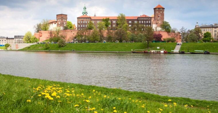 krakow-wawel-castle-cathedral-salt-mine-and-lunch-4