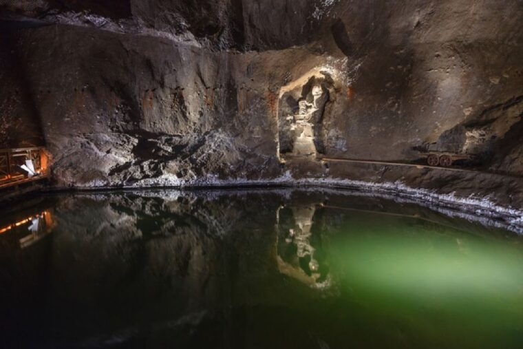 krakow-wawel-castle-cathedral-salt-mine-and-lunch