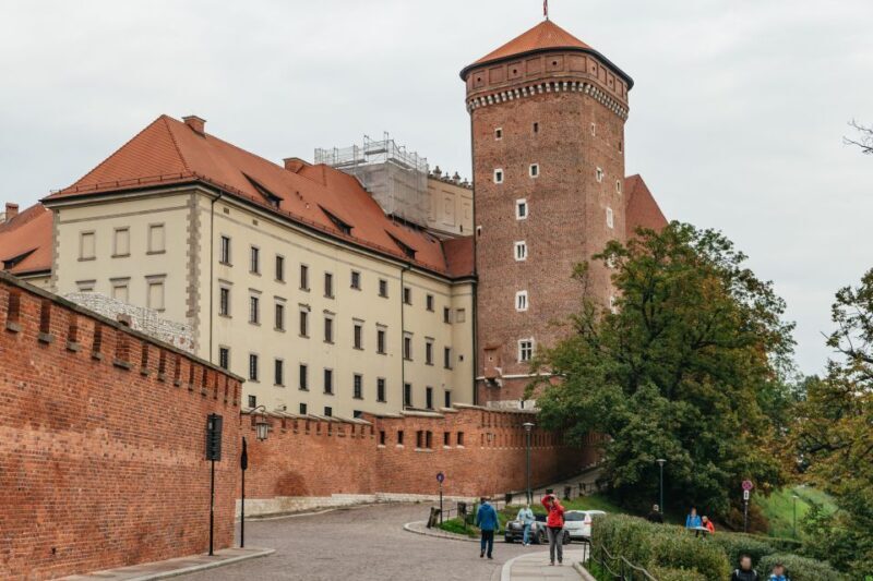 Krakow: Wawel Castle Guided Walking Tour - Exploring Wawel Castle in Krakow: An Honest Guide to the Guided Walking Tour