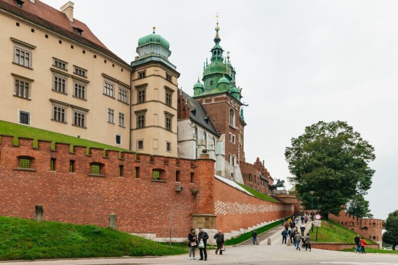 Krakow: Wawel Castle Guided Walking Tour - Key Points