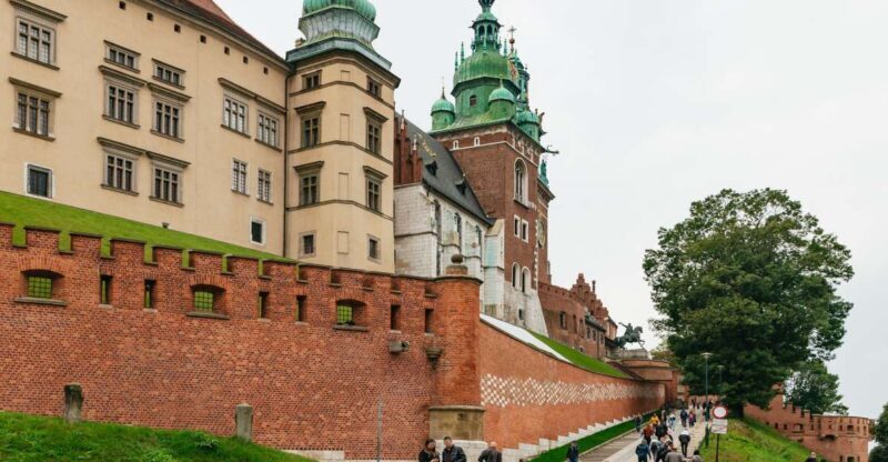 Krakow: Wawel Castle Guided Walking Tour - What to Expect from the Tour