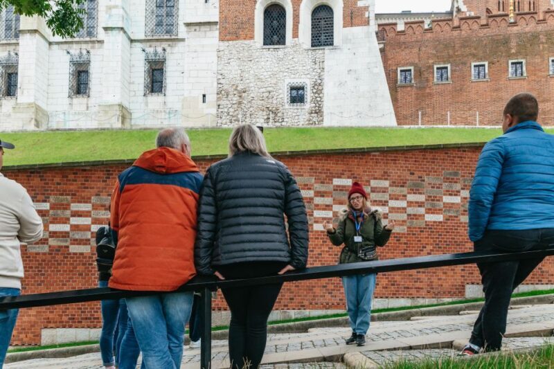 Krakow: Wawel Castle Guided Walking Tour - Guides and Reviews