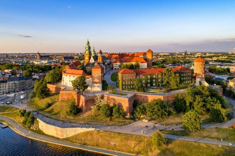 Krakow: Wawel Castle Guided Walking Tour - Who Should Consider This Tour?  