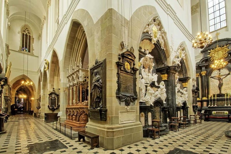 Krakow: Wawel Cathedral Guided Tour with Admission Tickets - What You Can Expect from the Tour
