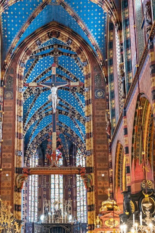 krakows-old-town-st-marys-basilica-and-rynek-underground