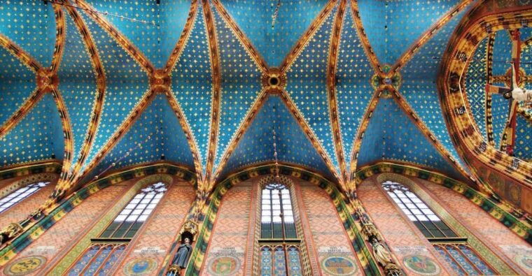 krakows-old-town-st-marys-basilica-and-rynek-underground