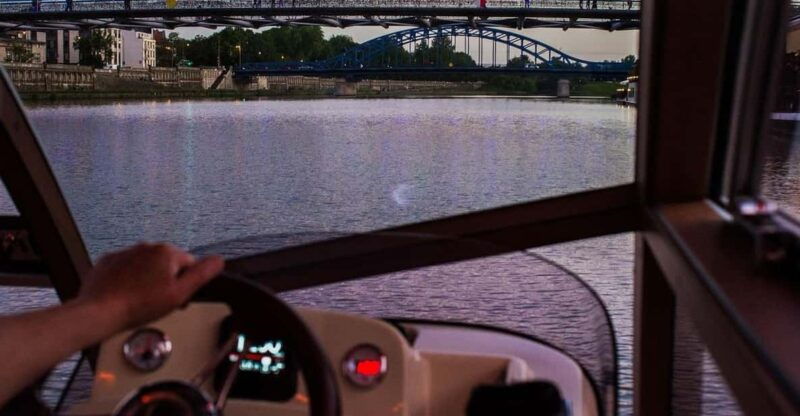 krakows-vistula-cruise-with-schindlers-factory-guided-tour