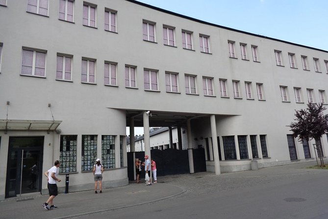 krakowskip-the-line-oskar-schindlers-museum-private-guided-tour