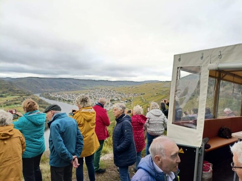 krov-mosel-wagon-ride-through-the-vineyards-with-wine-tasting