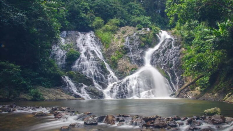 Kuala Lumpur Adventure:Kanching Falls, Ramayana & Batu Caves - Batu Caves: The Majestic Landmark