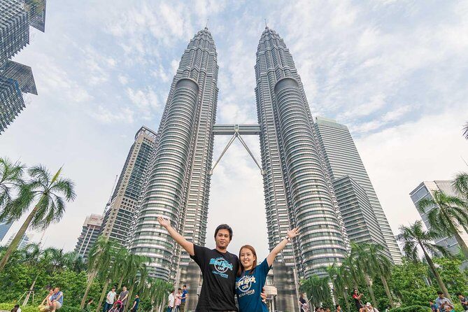 Kuala Lumpur Cultural City Tour (Private Half Day) - Iconic Photo Opportunity at Petronas Twin Towers