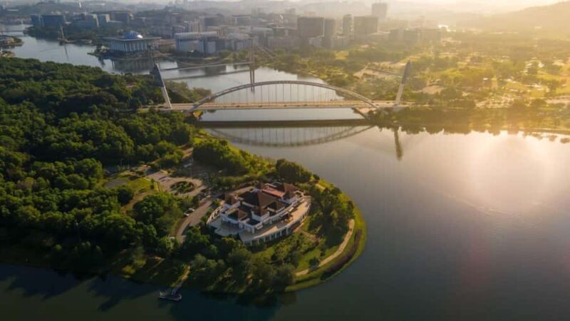 Kuala Lumpur: Putrajaya Lakeside Views & Pink Mosque Ride - Key Points