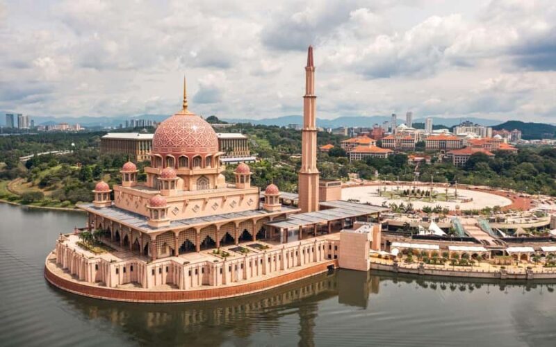 Kuala Lumpur: Putrajaya Lakeside Views & Pink Mosque Ride - Practical Details and Insights
