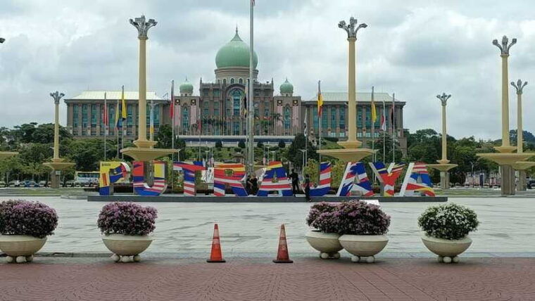 kuala-lumpur-putrajaya-tour-with-hotel-pickup