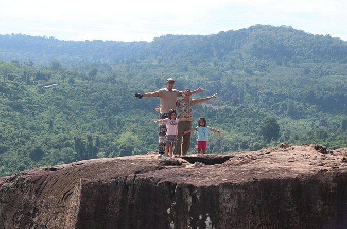 Kulen Waterfall and 1000Lingas Join-in Tour by Minivan - Poeng Ta Kho: Panoramic Cliff Views