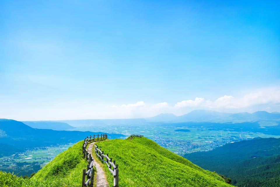 kumamoto-castle-aso-volcano-and-kusasenri-one-day-tour